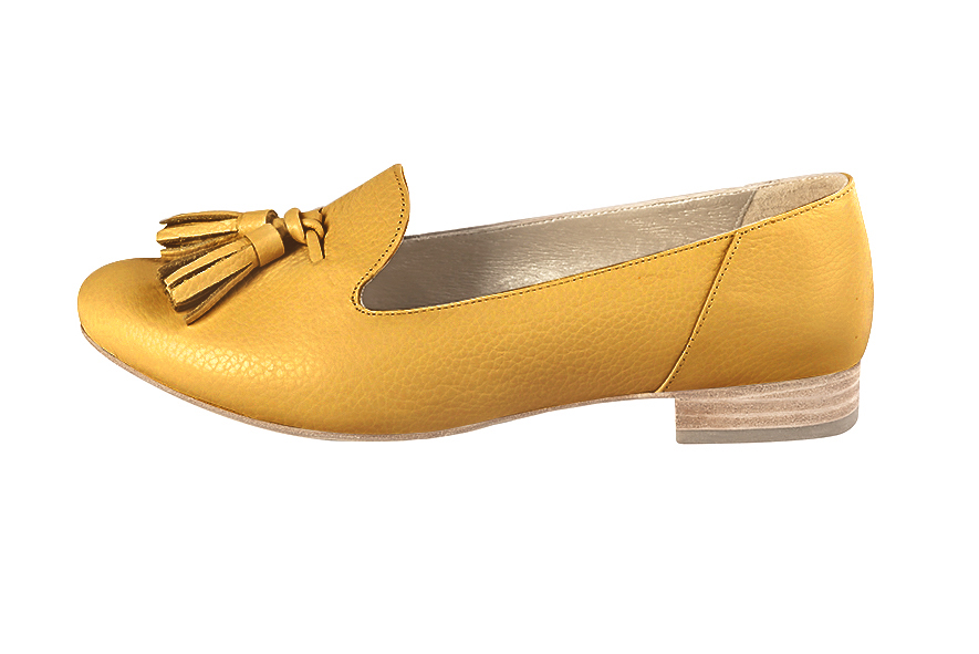 Mustard yellow women's loafers with pompons. Round toe. Flat leather soles. Profile view - Florence KOOIJMAN